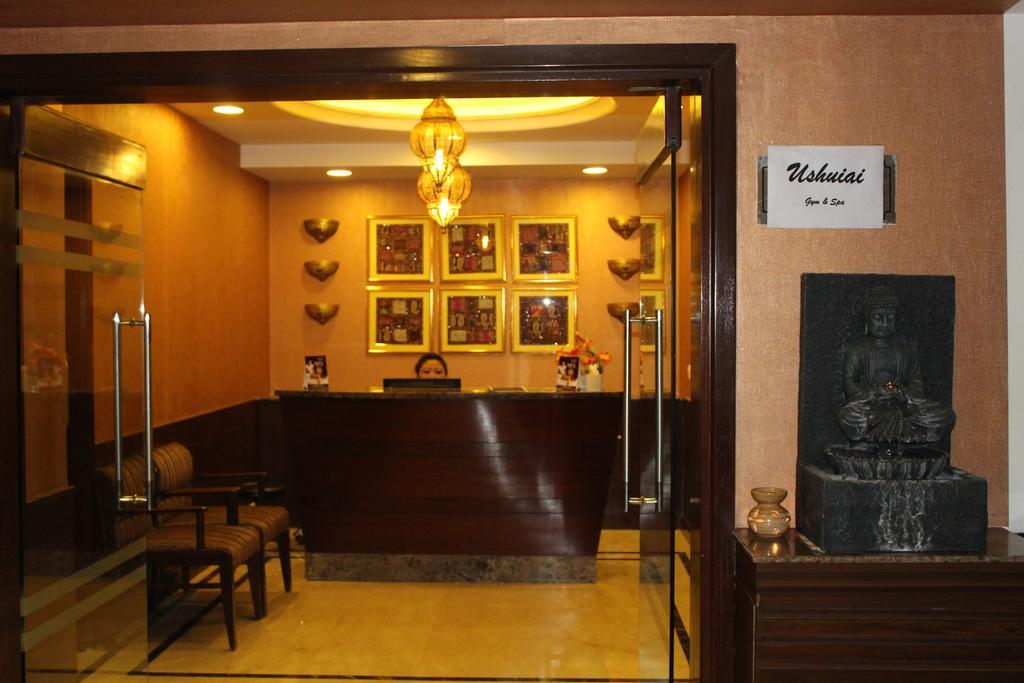 The Golden Plaza Hotel Zirakpur Exteriör bild